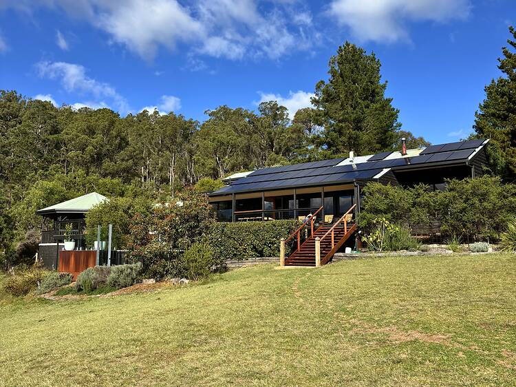 This cosy Blue Mountains hideaway is perfect for your next group getaway – and it’s 2.5 hours from Sydney